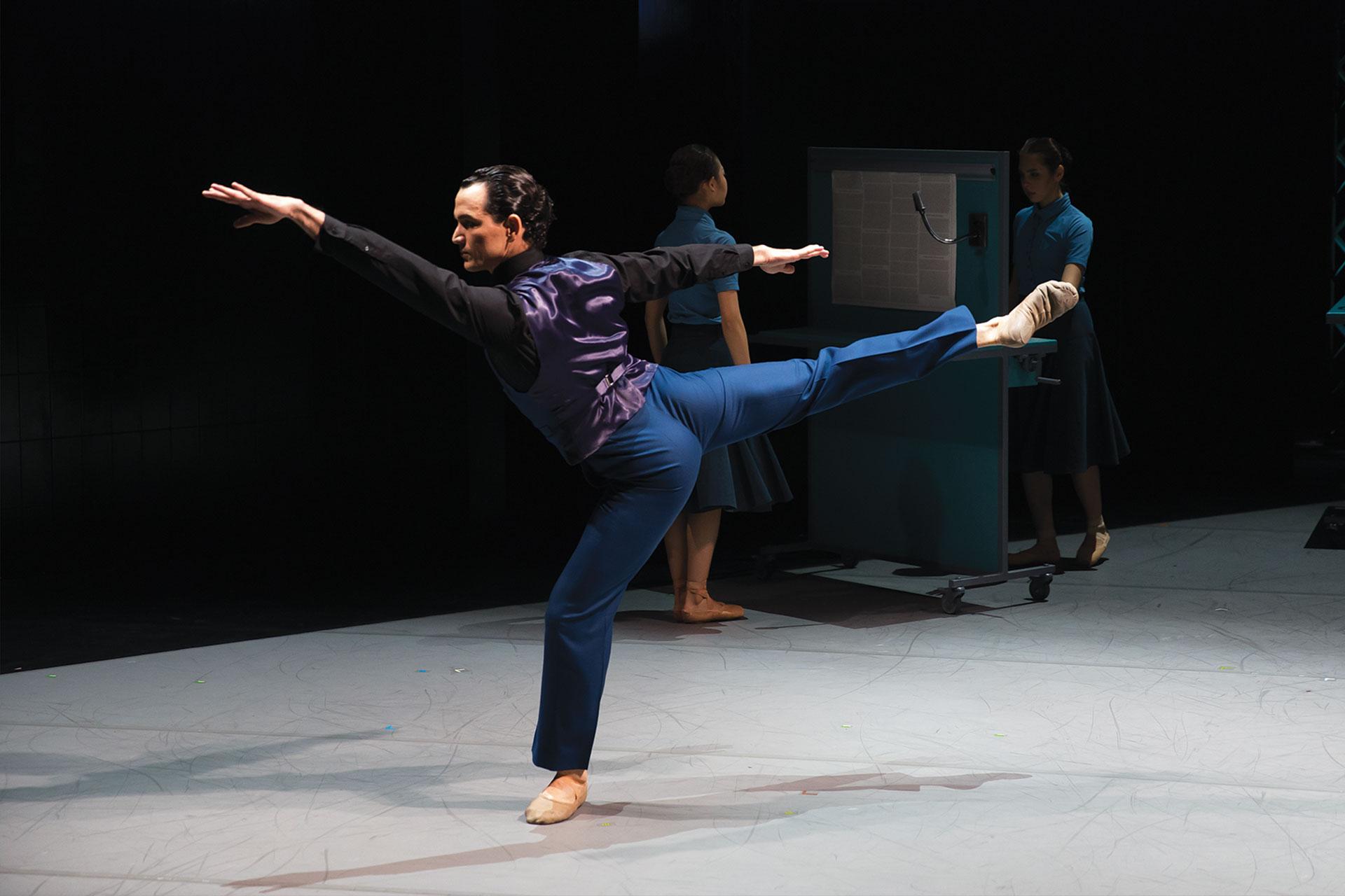 1984, production, 2015, Javier Torres, O'Brien, photo Emma Kauldhar O'Brien make all the moves required of him as a senior Party official