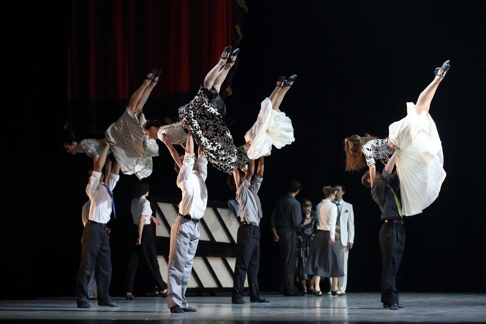 A Midsummer Night's Dream, production, 2014, Northern Ballet dancers Lady's being lifted