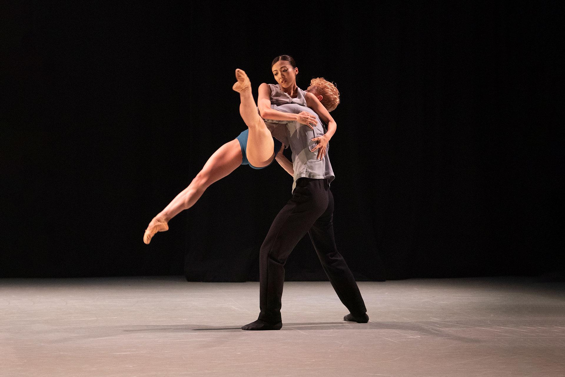 Sean Bates holding Ayami Miyata in an impressive lift