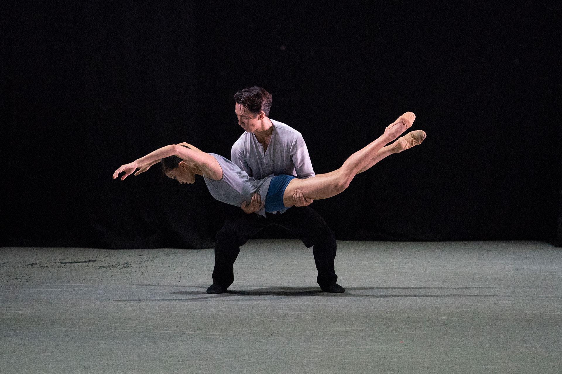 Riku Ito holding Minju Kang, preventing her from falling