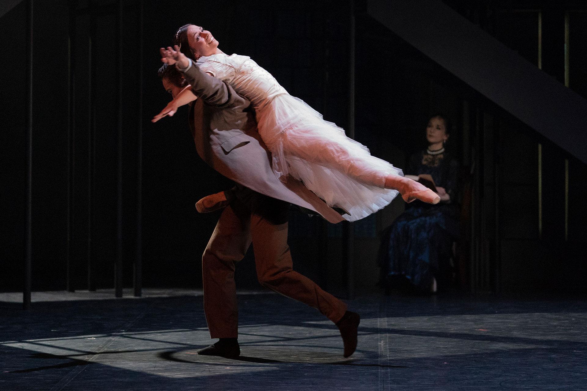 Victoria, production, 2019, Abigail Prudames and Joseph Taylor, photo Emma Kauldhar Albert lifts Victoria on his back with her back to him