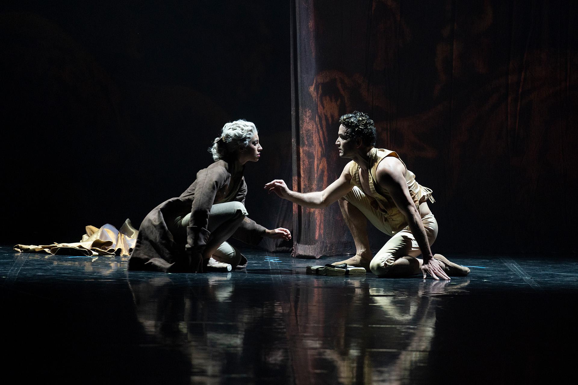 Casanova, production, 2022, Javier Torres and Alessandra Bramante, photo Emma Kauldhar Henriette tentatively reaches towards a kneeling Casanova