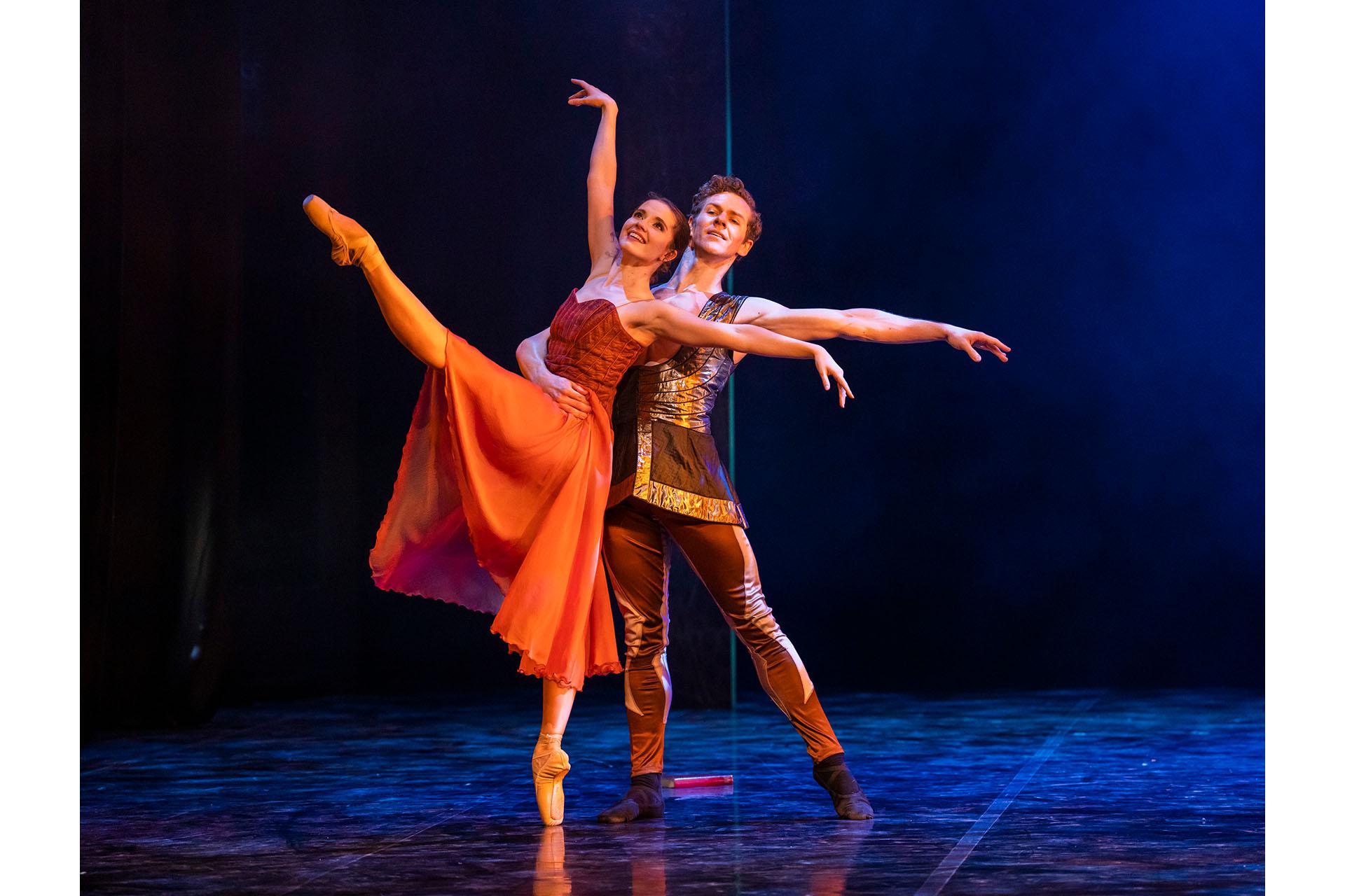 Beauty and the Beast, production, 2023, dancers Dominique Larose and Jonathan Hanks, photo Tristram Kenton Beauty and Prince Orian dance lovingly, Beauty en pointe on one foot, her other leg raised in front of her