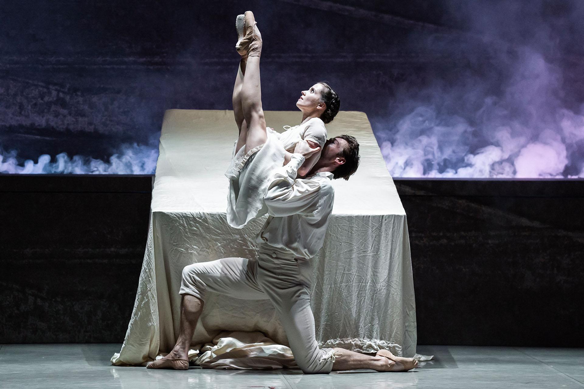 Jane Eyre, production, 2025, dancers Dominique Larose and Joseph Taylor. Photo Tristram Kenton Dressed in their white night clothes and in front of their bad, Mr Rochester lifts Jane, her legs together and pointed at the sky