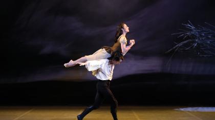 Heathcliff carrying Cathy on the moors with Cathy having perfect extension.